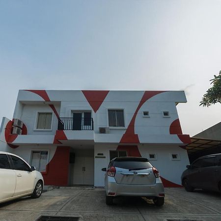 Super Oyo 2110 Rotterdam Guest House Tangerang Exterior photo